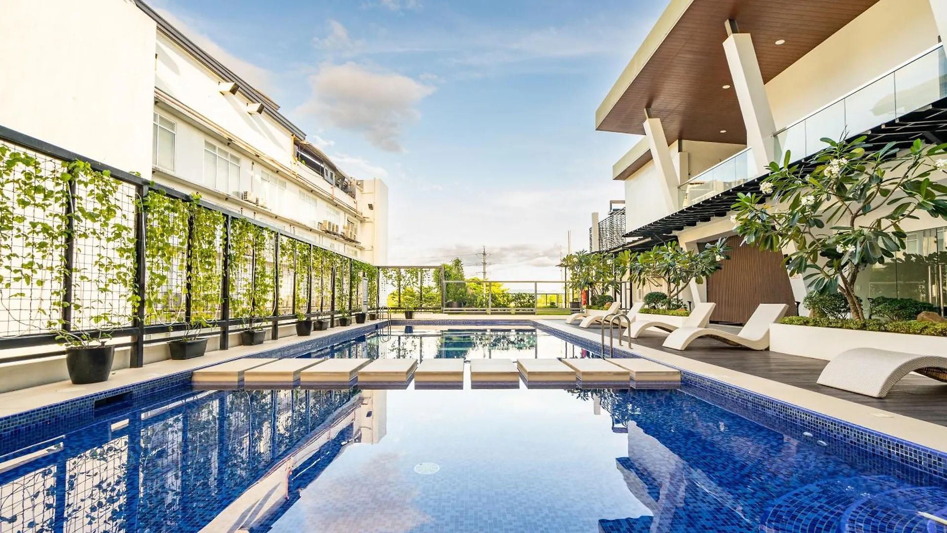 Ivory Residences I Premium Apartment L Close To Malls I Downtown I Managed By Bleuspace Davao City