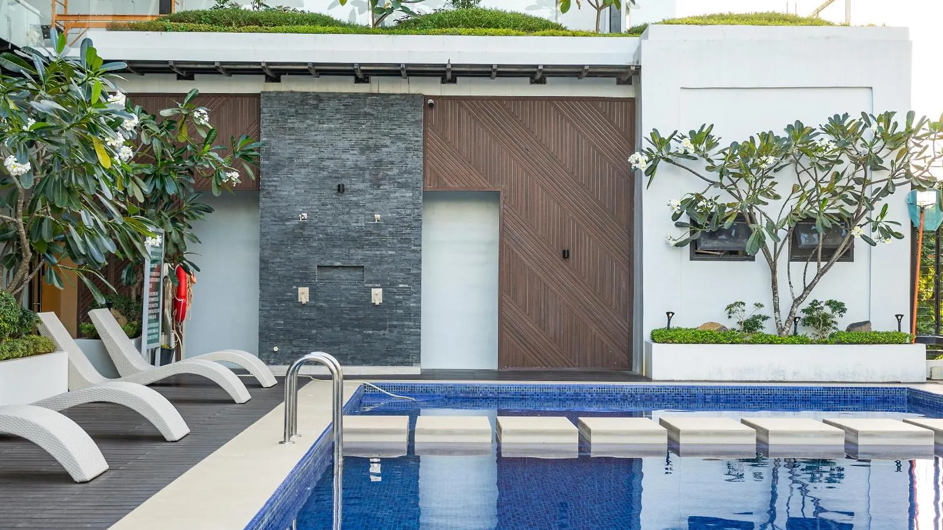 Ivory Residences I Premium Apartment L Close To Malls I Downtown I Managed By Bleuspace Davao City